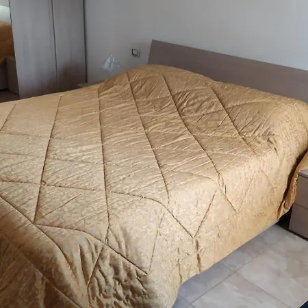 Apartamento Aurora 2 *